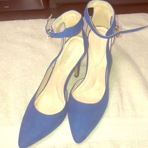 Eva Mendes high heel shoes.